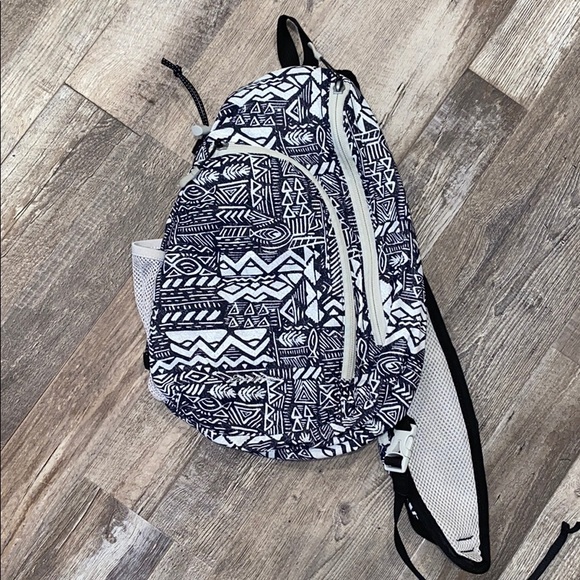 Eddie Bauer Handbags - NWOT Eddie Bauer Ripstop Sling Pack